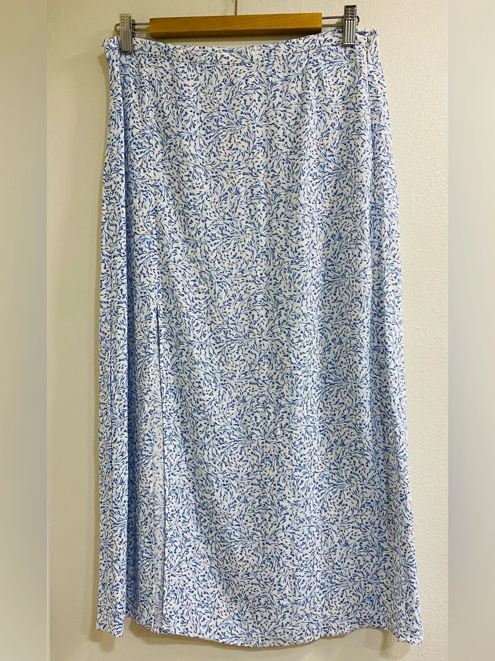 H&M Light Blue and White Floral Midi Slitted Skirt size 10